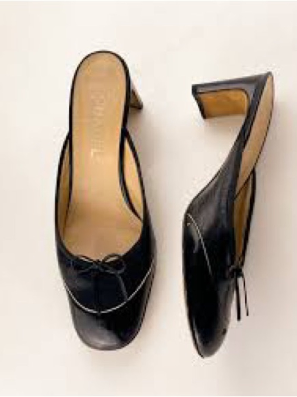 Chanel black leather kitten heel mules bow accent interlocking CC logo 39.5/38.5